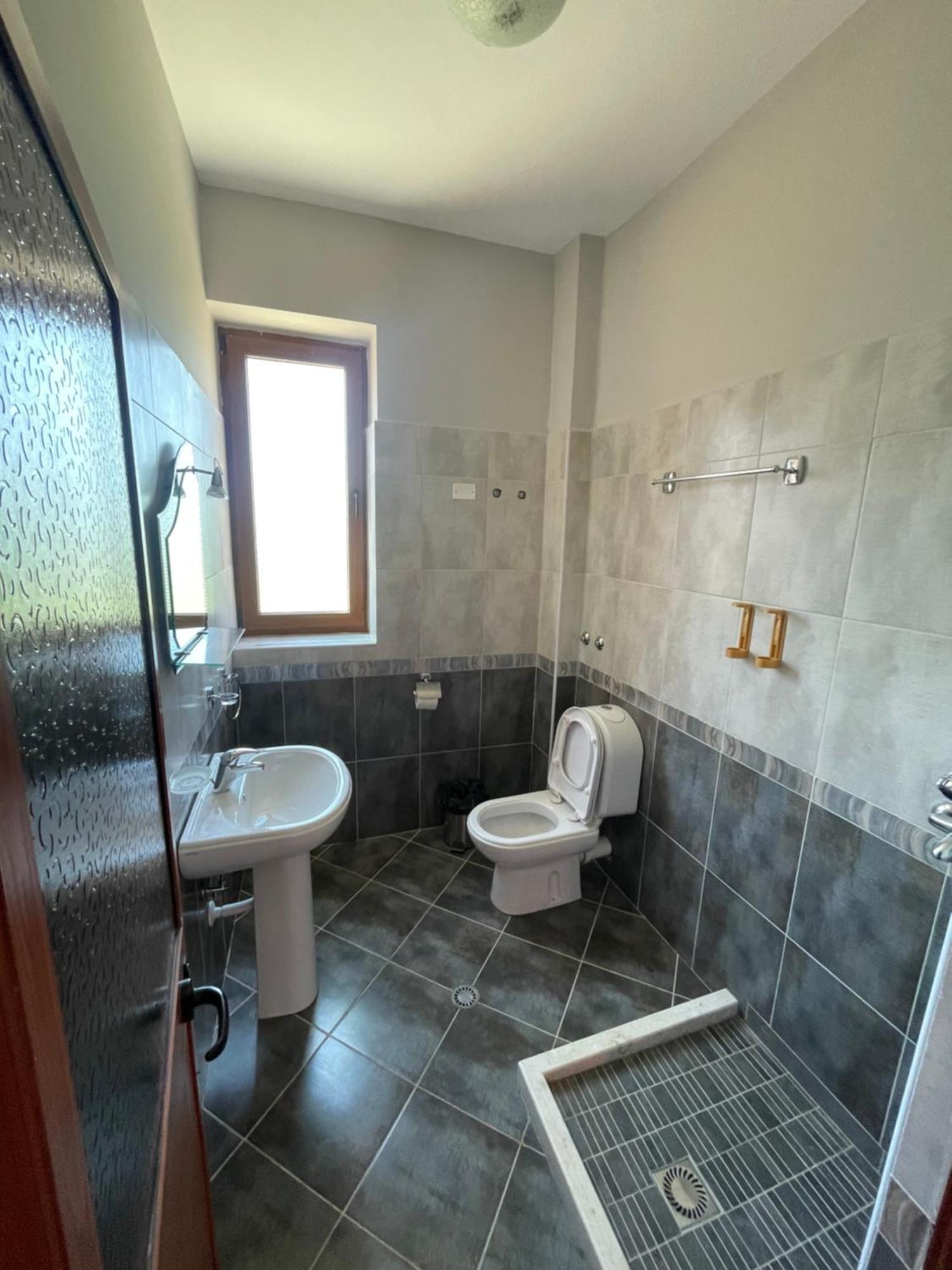 Lura Hotel Fushe-Lure Extérieur photo